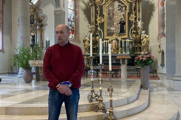 Rudi Bannwarth in der St. Dionysius Kirche in Ettlingenweier